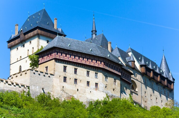 средневековый замок карлштейн