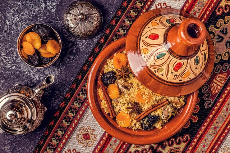 Традиционный марокканский тажин из курицы с сухофруктами и специями